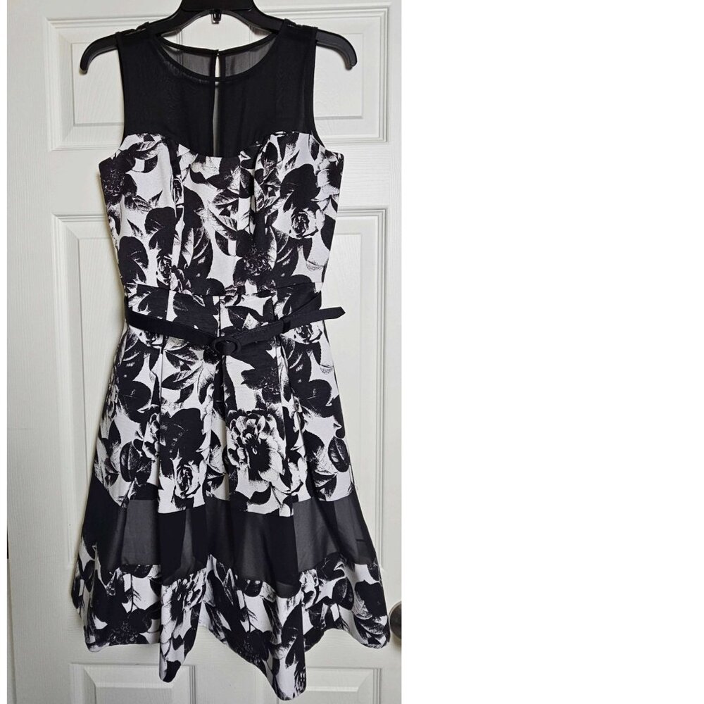White House Black Market Floral Fit & Flare Dress – Size 4